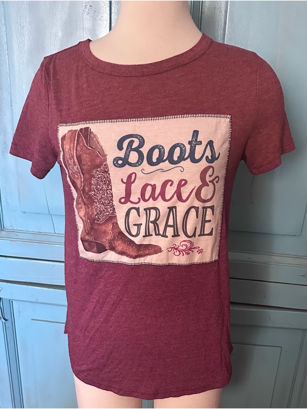Southern Grace Short Sleeve Graphic Tee - Burgundy